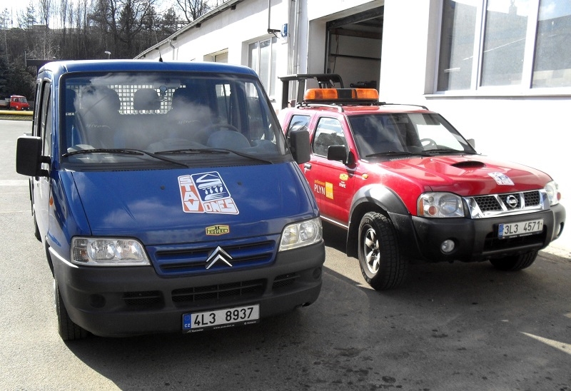 <CITROEN Jumper + Nissan Double-cab>